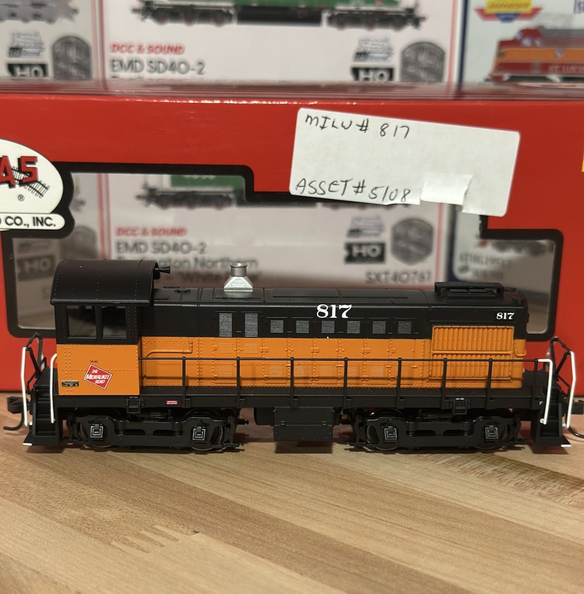 Atlas HO ALCO S-4 Milwaukee Road #817 DCLocomotive 8757 LNIb