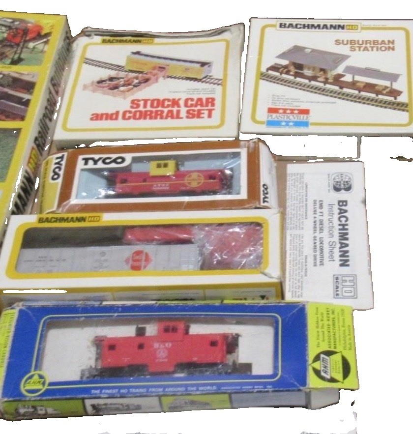 HO Scale Model Train Lot TYCO BACHMANN Locomotives Track Buildings Cars Vintage