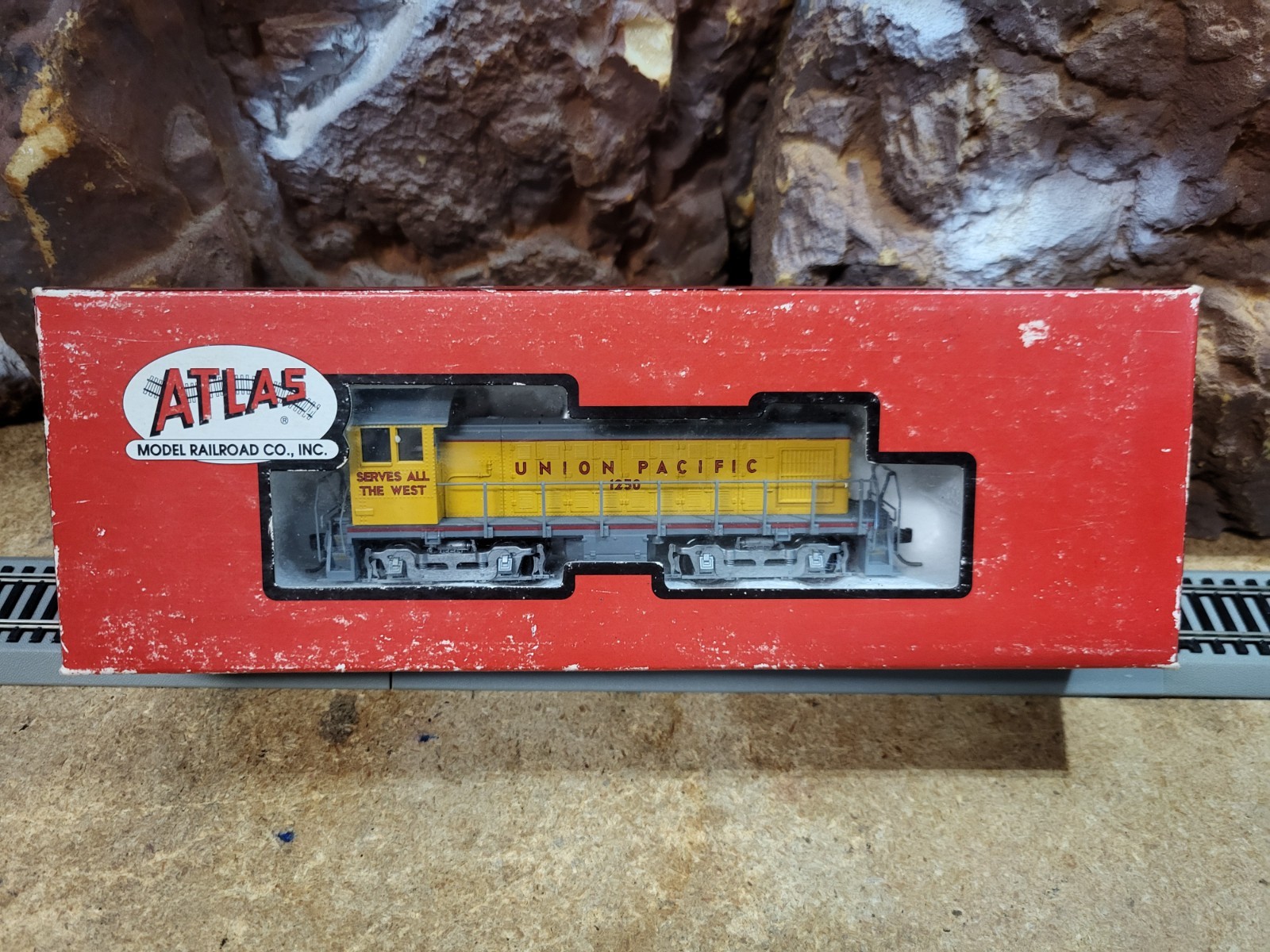 Atlas 8828 HO Scale ALCO S-3 Switcher Union Pacific #1250, $7/$3/$15 Ship