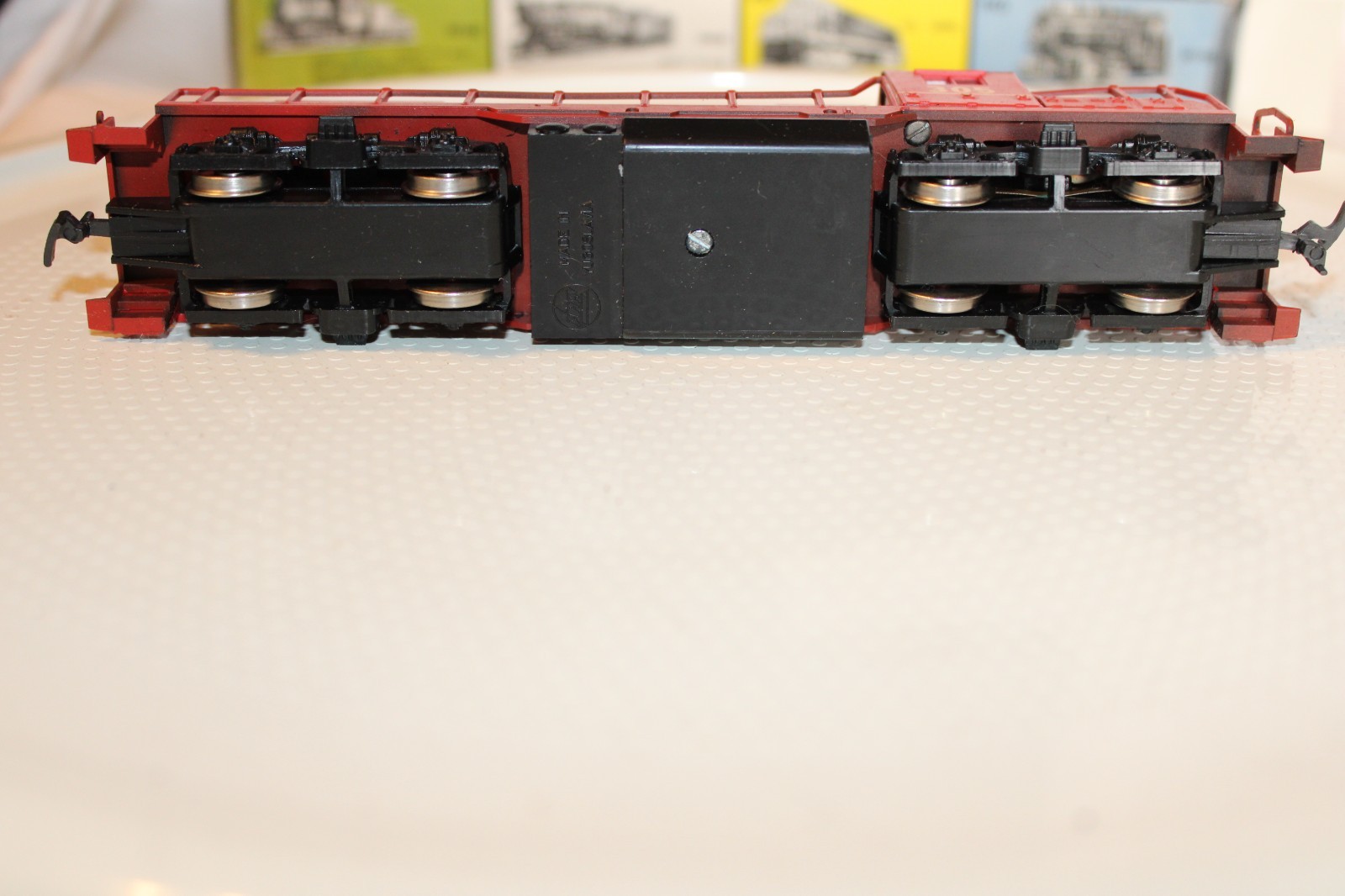 HO Scale AHM Rivarossi, GP18 Diesel Locomotive Lehigh Valley Red, #305