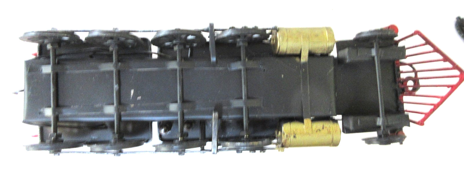 G SCALE SIZE CUSTOM MADE METAL 2-8-0 DISPLAY STEAM ENGINE