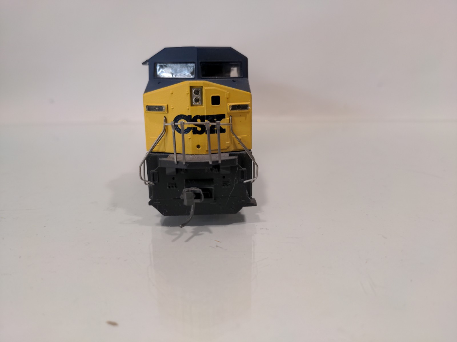 Athearn 4918 HO CSX C44-9W Powered Diesel Locomotive #9003 GE Dash 9-44CW Kadees