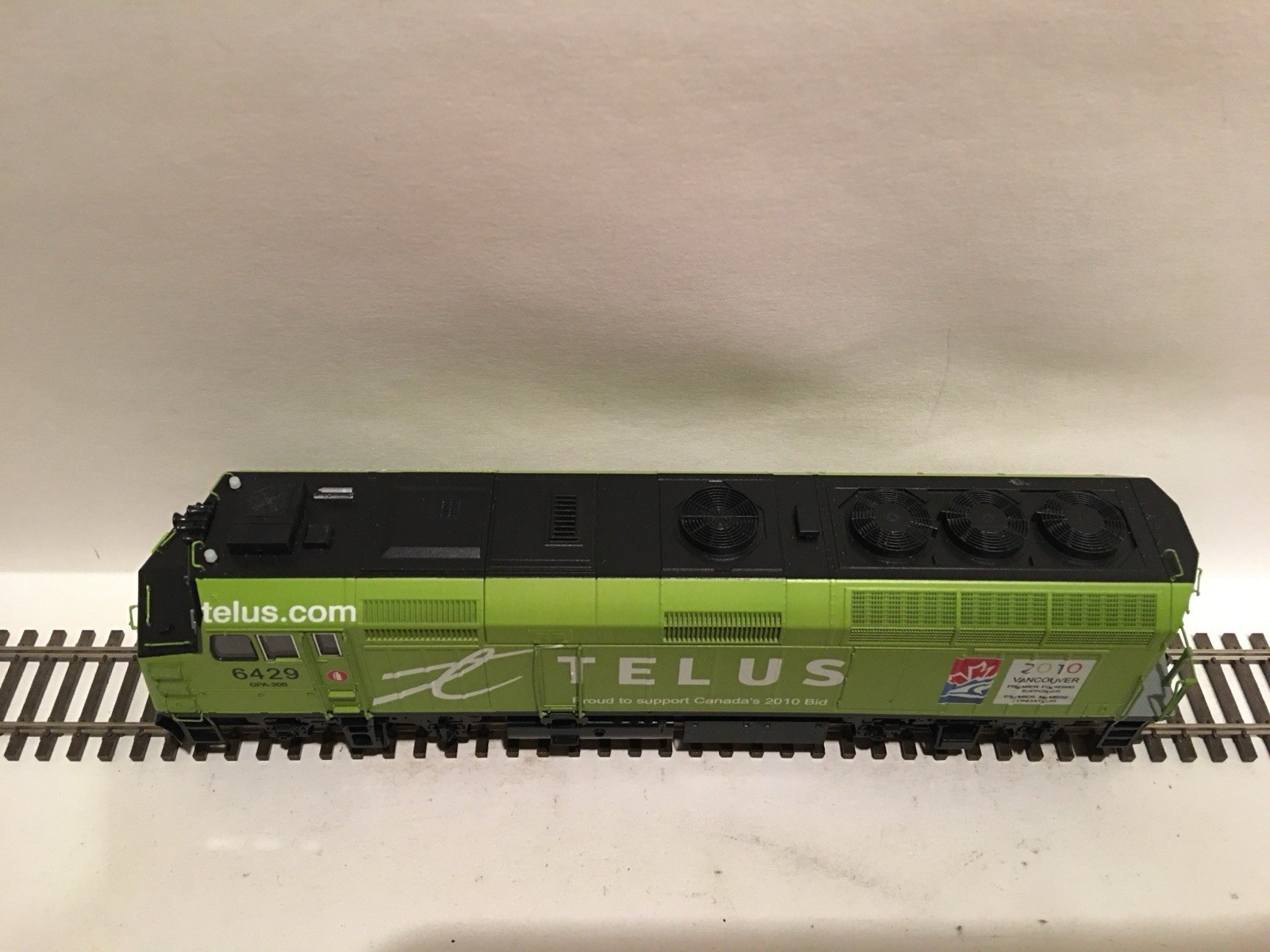 HO Kato Custom VIA Rail Telus EMD F40PH Diesel Locomotive #6429 DCC SOUND