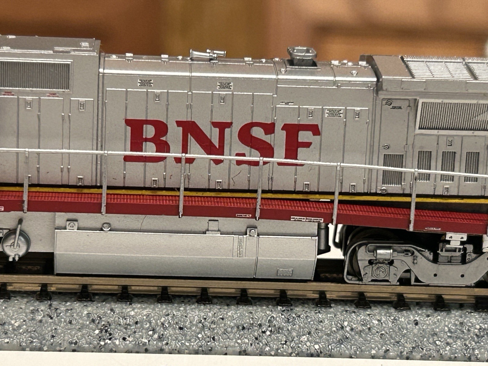 N Scale Atlas 48811 BNSF “Warbonnet” GE Dash 8-40BW Diesel #557 – DCC Ready