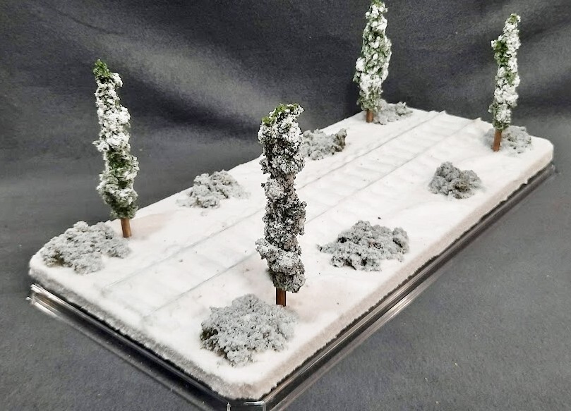 O SCALE – 16″ SINGLE TRACK – “WINTER SCENE” DISPLAY CASE- FOR ANY O SCALE TRAINS