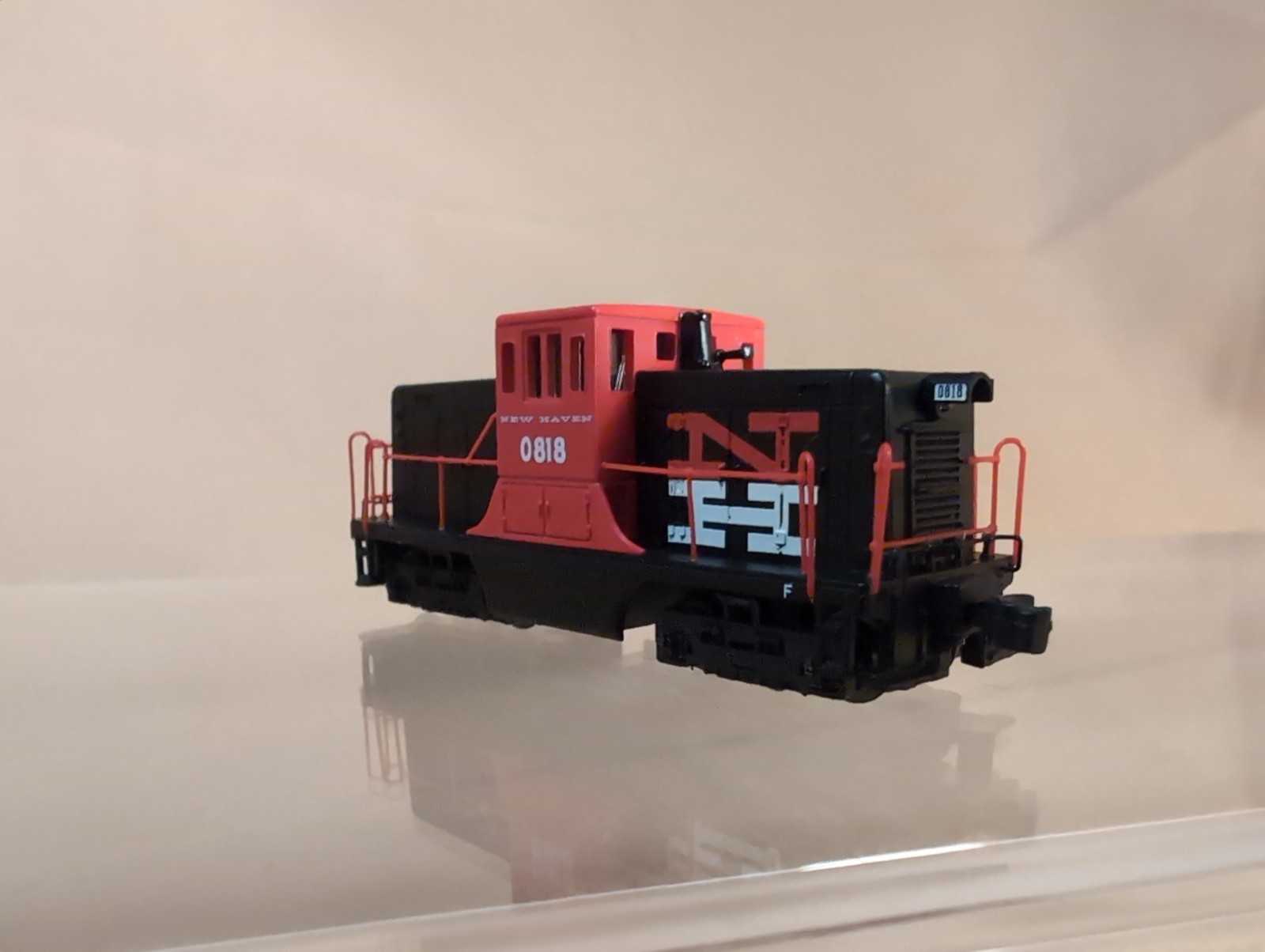 Bachmann Spectrum N Scale 81855 GE 44 Ton Diesel Switcher New Haven #0818 DCC…