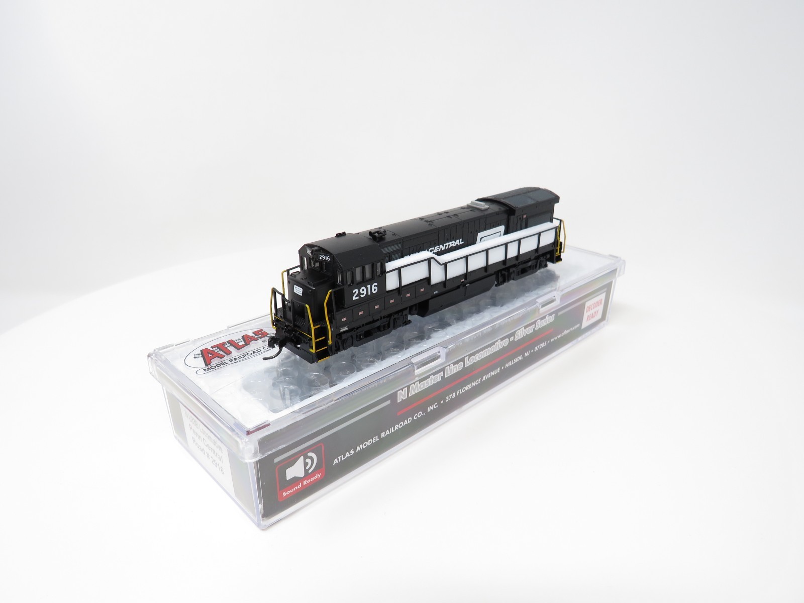 Atlas N 40005940 Penn Central PC GE U33B Diesel Locomotive Freight Train Model