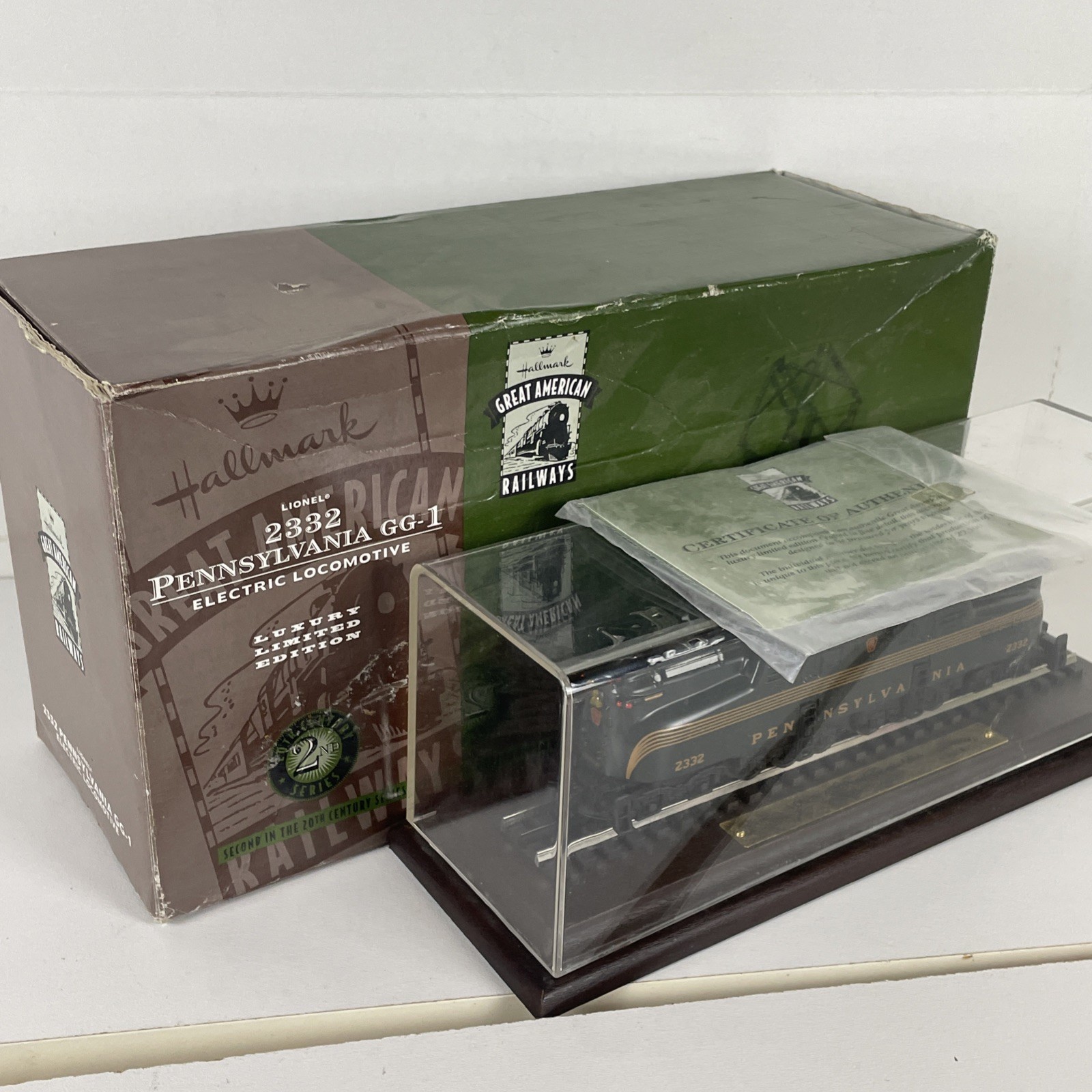 LIONEL Hallmark 2332 Pennsylvania GG-1 Electric Locomotive For Display In Case