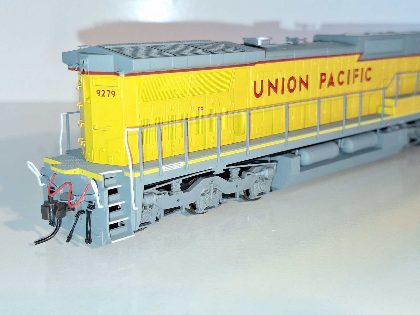 Atlas 9664 DCC & QSI Sound, Union Pacific Dash 8-40C. As New cond. HO scale.Box