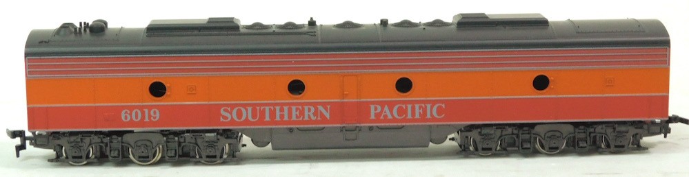 Used Mehano Southern Pacific Diesel Locomotive B-Unit #6019 (Tested)