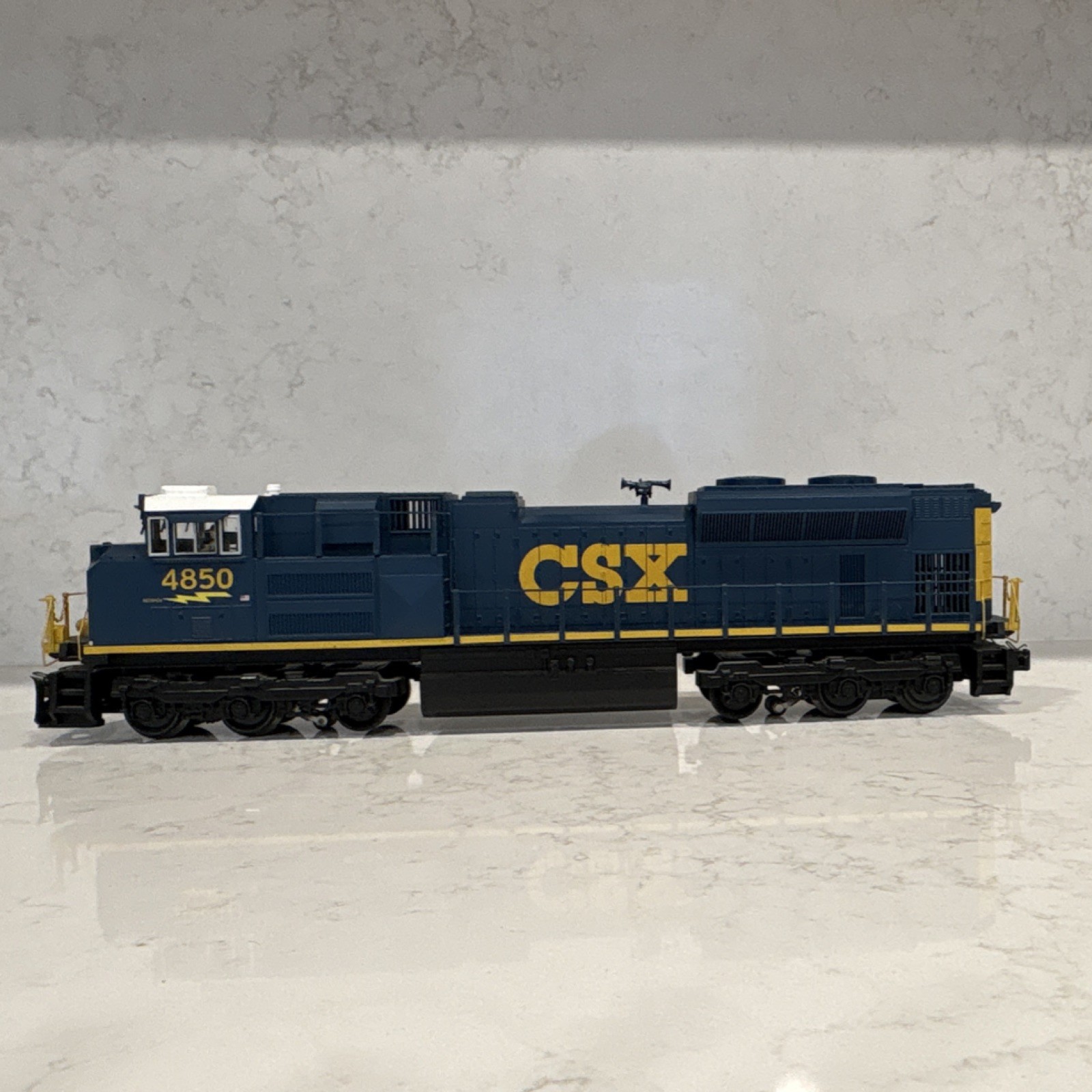 RailKing SD70ACe CSX 4850 O Gauge Diesel Loco Digital Sound/Light 30-4213-1E