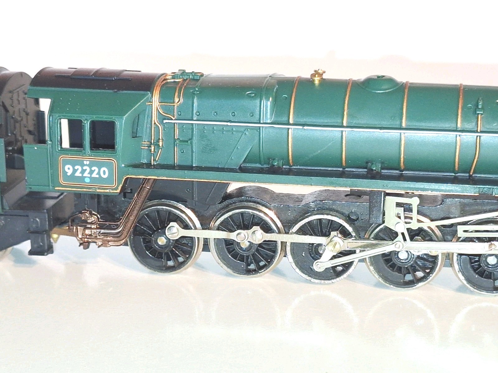 Hornby R065 BR 9F Evening Star #92220.New Old Stock. Wheel Delamination.Boxed.OO
