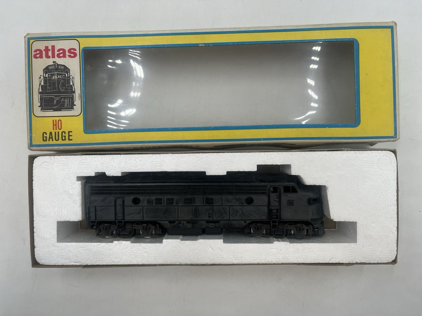 Ho Scale Atlas FP7 Diesel 7047 Penn Central Locomotive