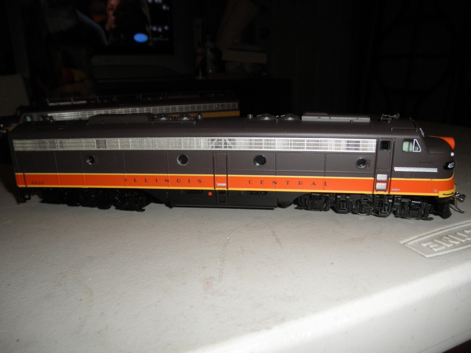 Ilinios Central – E8 w/ DCC&SOUND # 4023