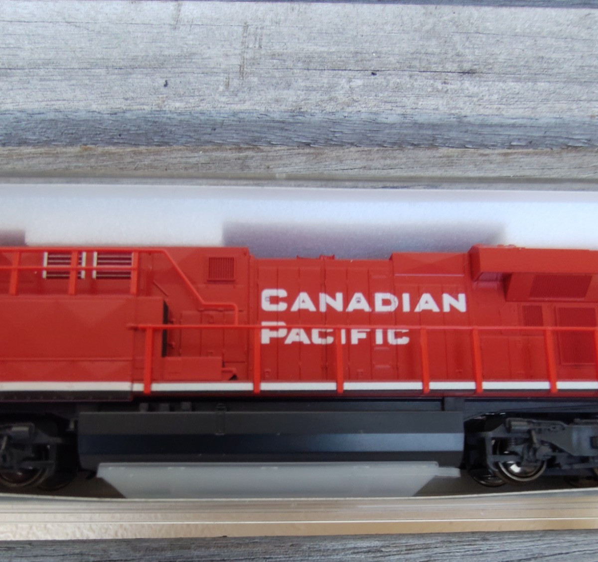 Kato 176-8903 Canadian Pacific GE ES44AC “GEVO” locomotive Free Shipping
