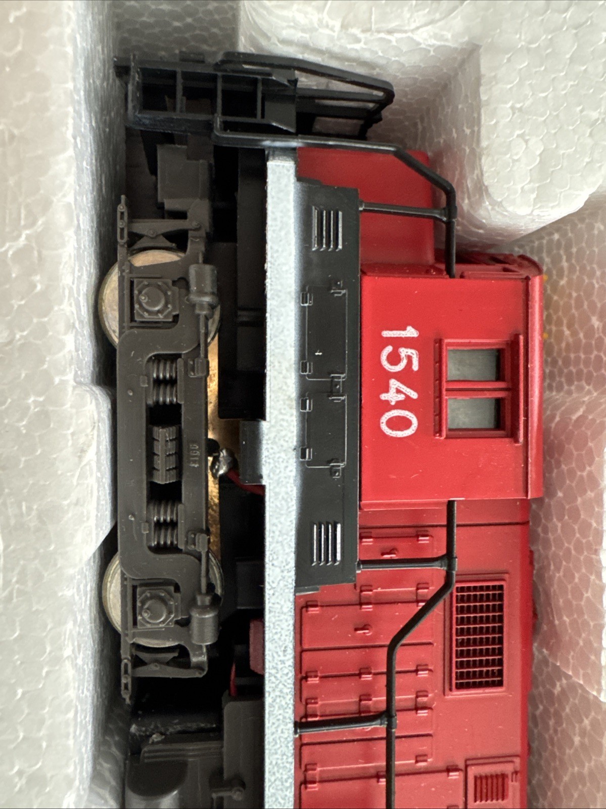 HO Scale AHM, Alco Century 424 Diesel Locomotive, CNJ, Red, 1540 – 5015