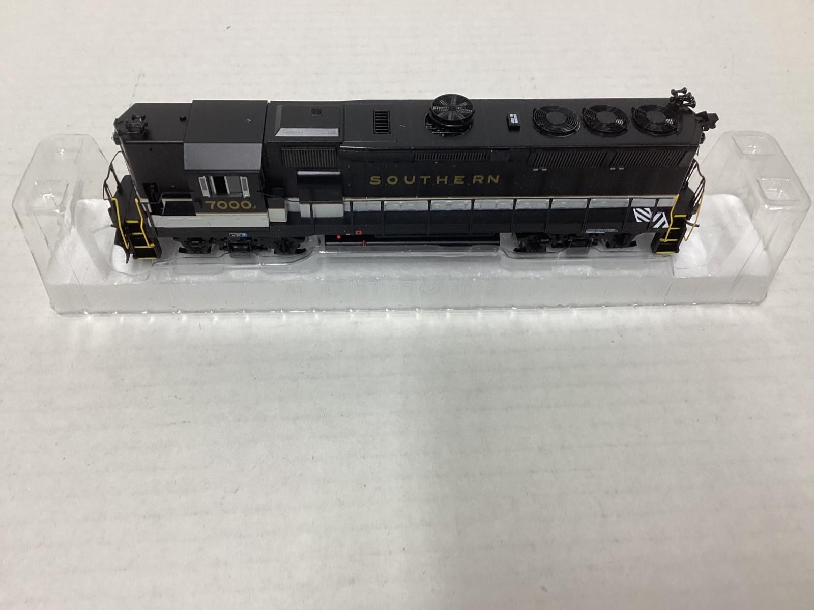 Athearn #94726 HO scale “Southern” GP40X Rd.#7000