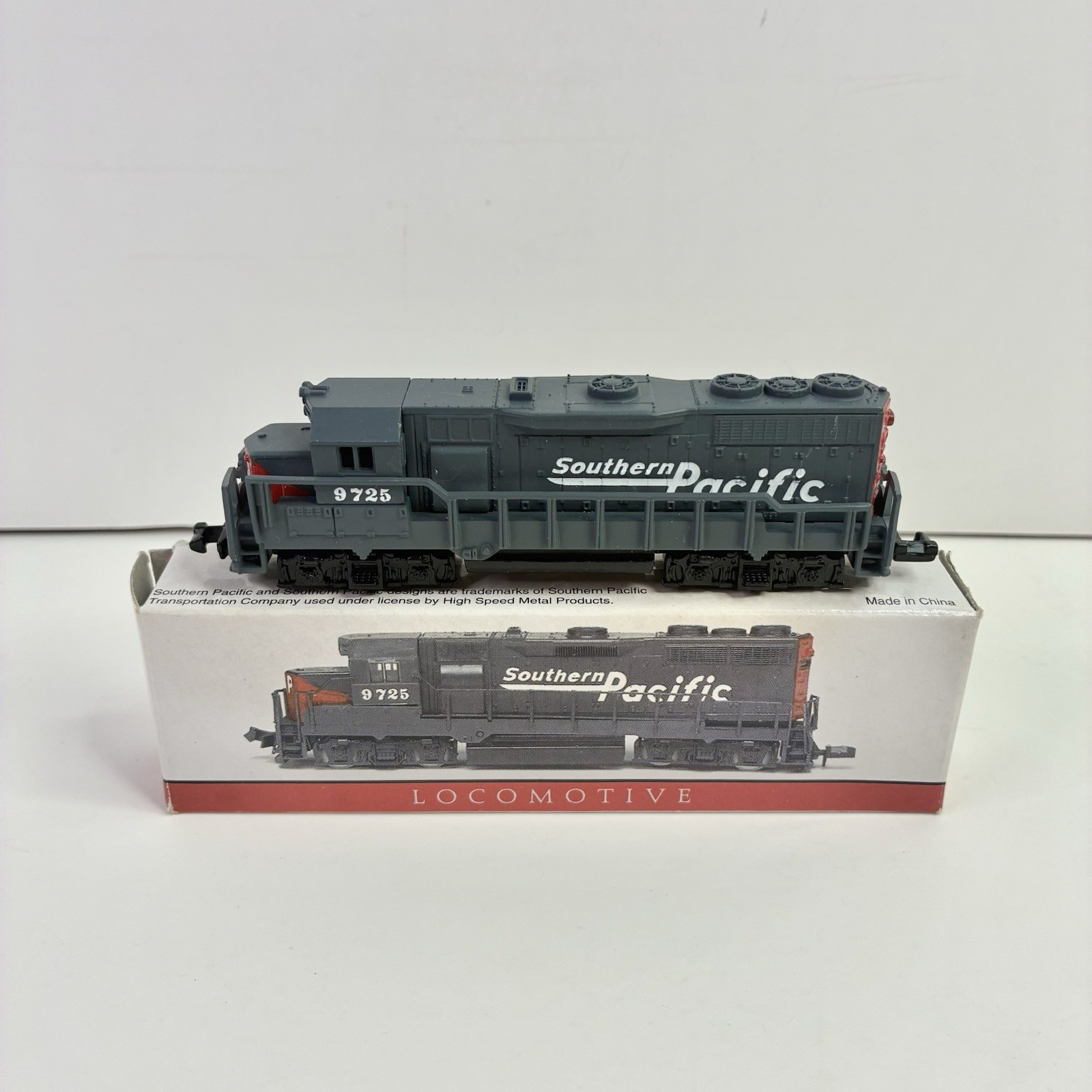 Southern Pacific Locomotive # 9725 Model Train No 418 High Speed N Scale w Box