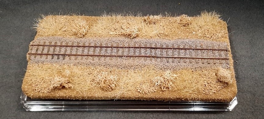 HOn3 SCALE 9″ SINGLE TRACK DISPLAY CASE – DESERT SCENE- FOR ANY HOn3 TRAINS