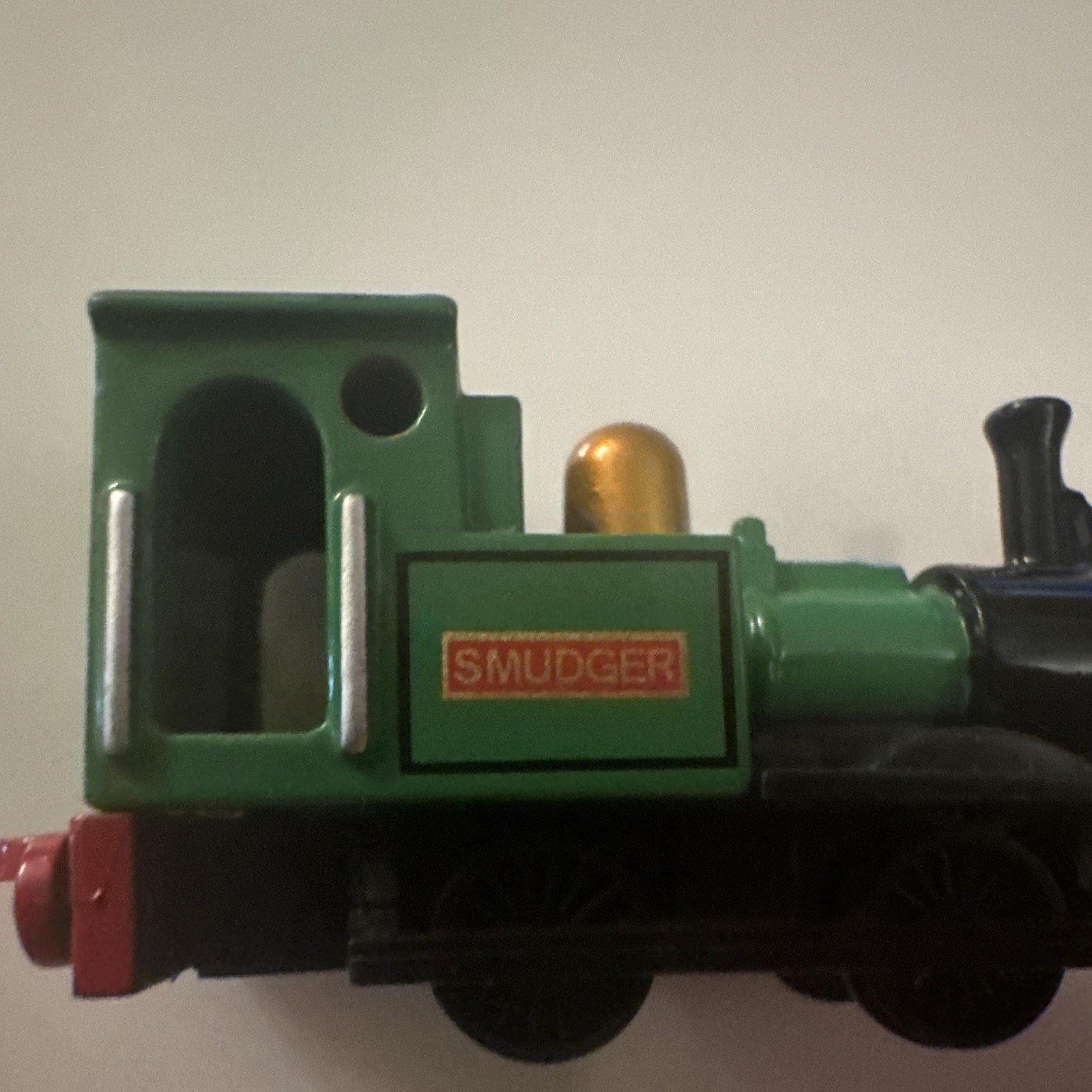 Smudger HO Gauge Steam Locomotive Engine Toy Train, Green/Black/Red