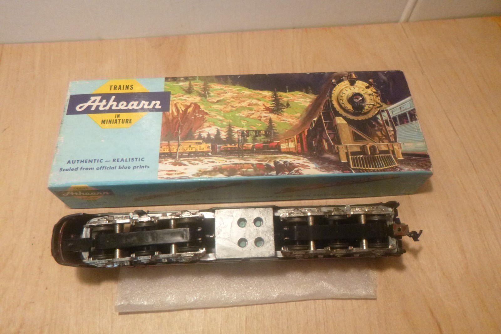 Athearn Trains HO S.P 3306 PA1 & PB1 Powered A & Non-Powered B Diesel Engines