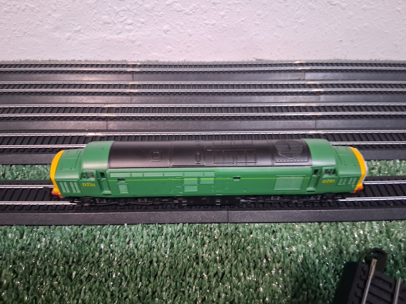 Thomas And Friends Hornby D261 With Tanker HO/OO GAUGE TESTED WORKING RARE!