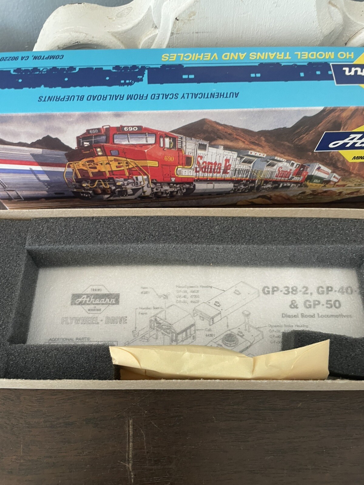 Athearn 4619 GP38-2 Powered BNSF – Green Orange 2099 HO NOS