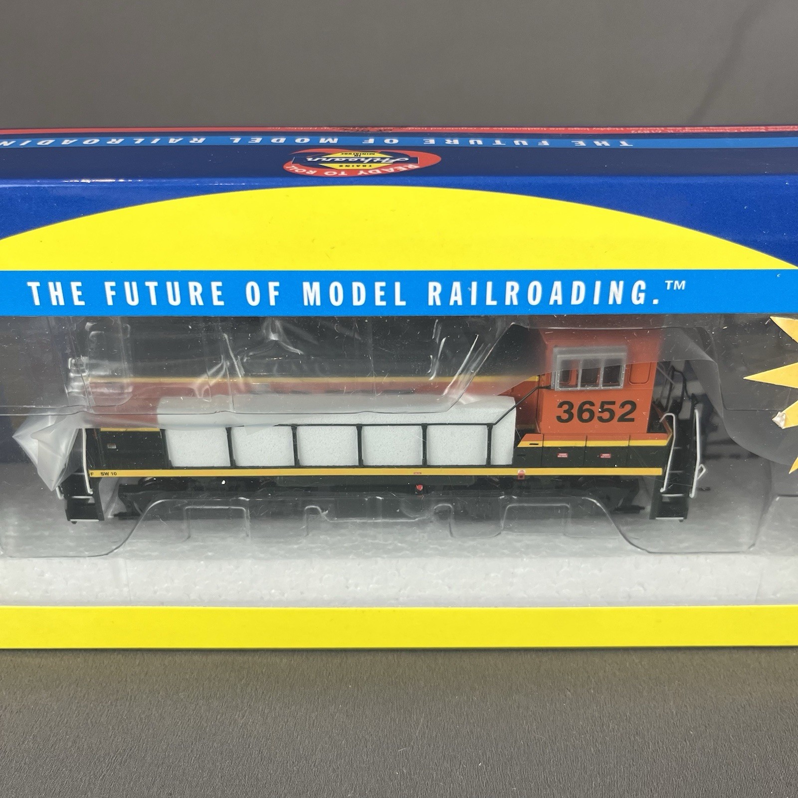 HO Scale Athearn RTR BNSF SW1000 #3652 Locomotive Orange Engine ATH98134 New