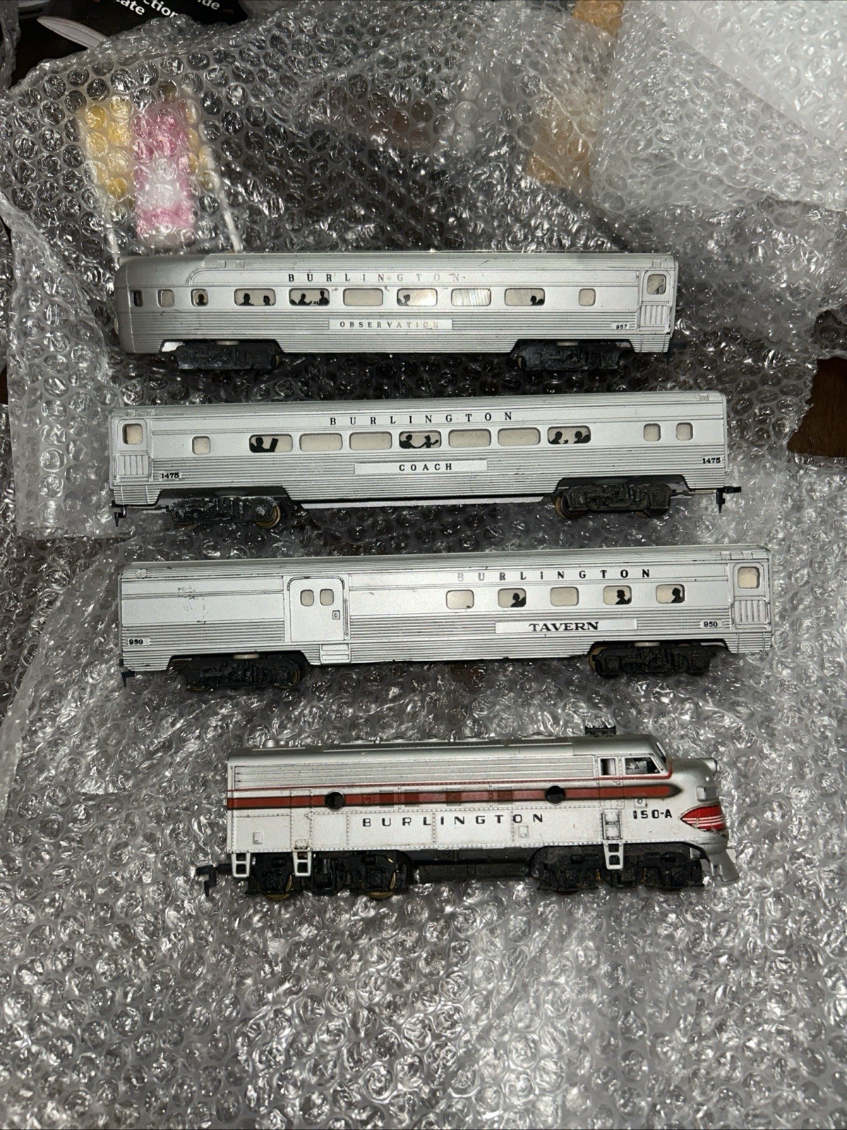 Lionel Passenger Burlington Cars And Locomotive. Untested