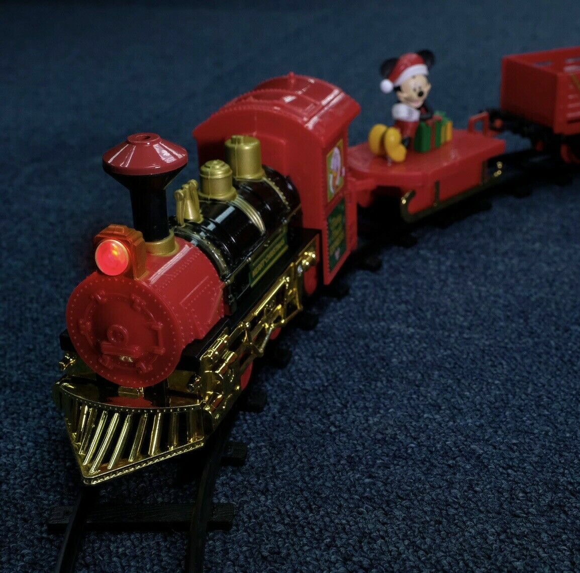 Disney Mickey Mouse Christmas Holiday Express 12 Pc Train Set Red Age 8+