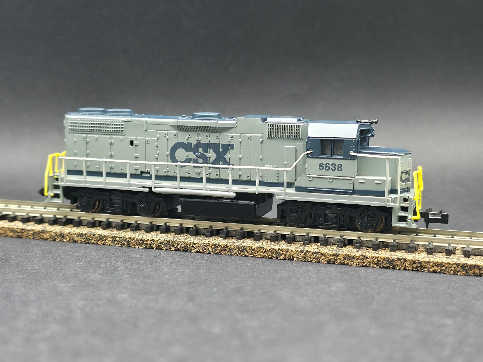 N Scale Life-Like GP38 6638 CSX Powered Diesel Locomotive NEW