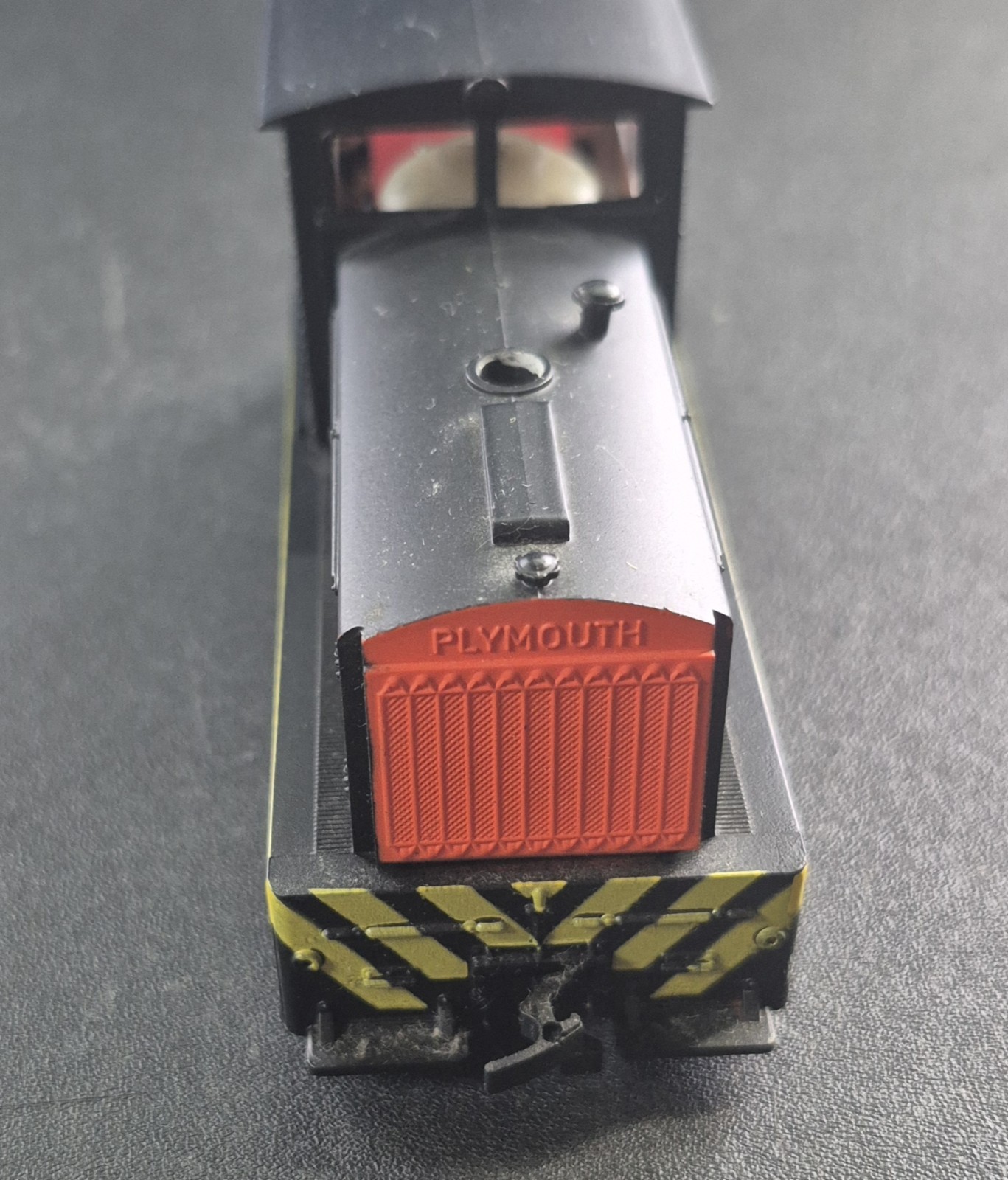 HO SCALE UNBRANDED CANADIAN NATIONAL SWITCHER LOCOMOTIVE – No Box Please Read
