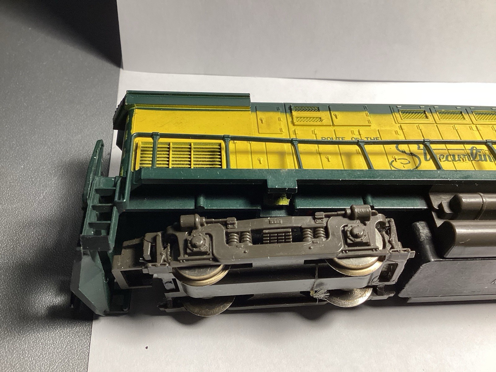 Vintage AHM North Western HO Scale Diesel Locomotive No.400 ExCond Runs Great