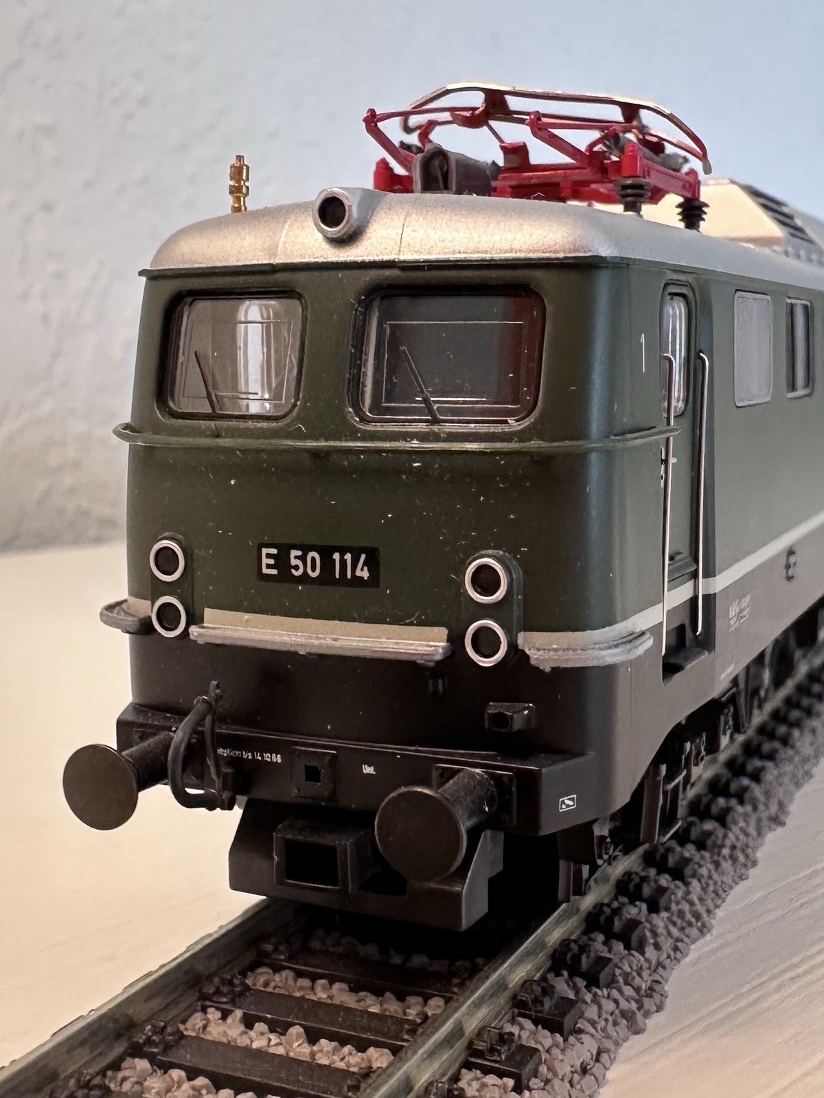 Roco HO 43584 electric locomotive of the DB class E 50 – very good /w box