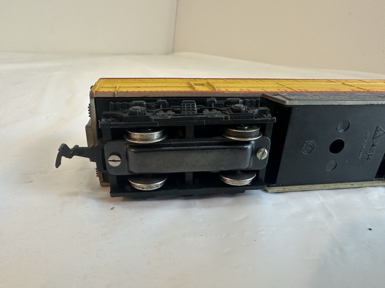 AHM Tempo Union Pacific Powered Locomotive 1041 HO Scale Used Working EMD E9