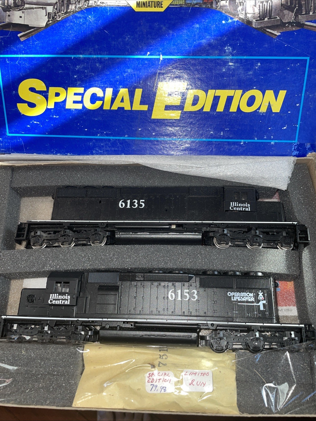 Athearn HOnScale Illinois Central SD40-2 Powered & Dummy Diesel Locomotives NOS
