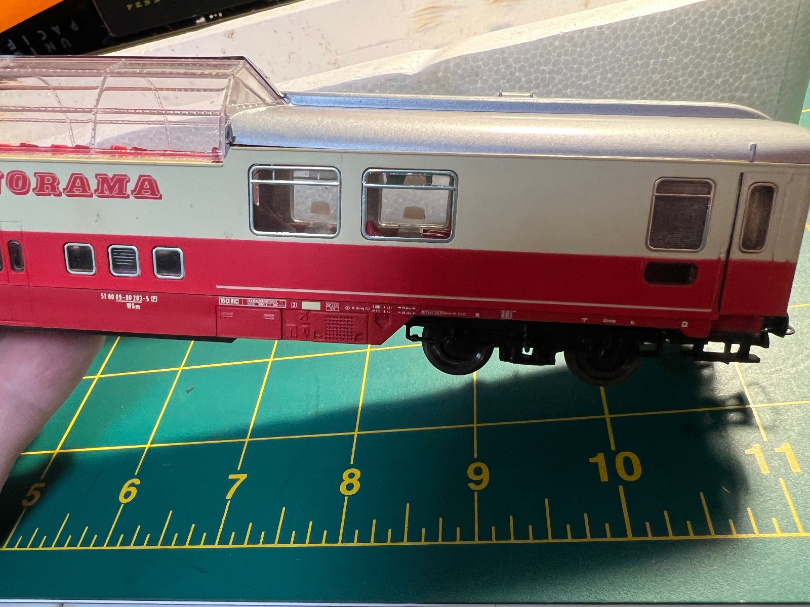 Roco 44408 / 4271F “Reisebüro Mittelthurgau” Panorama Passenger Coach HO Scale
