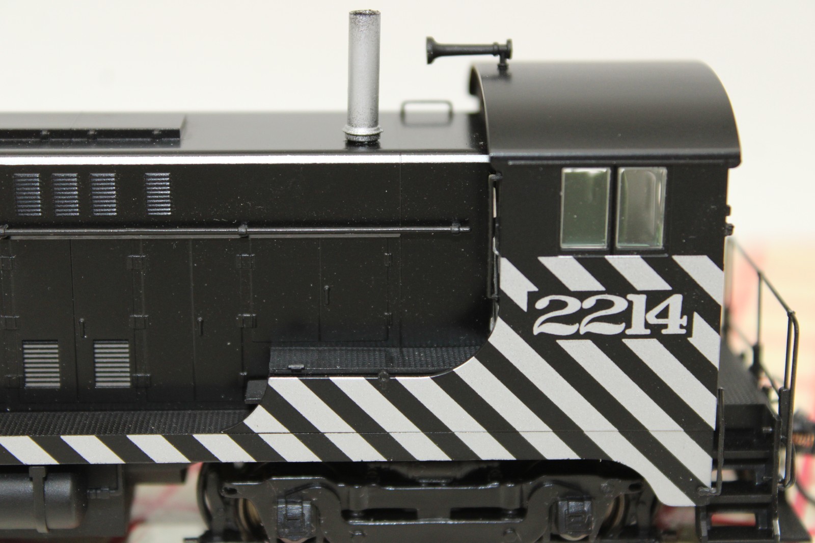 Stewart HO ATSF Santa Fe Baldwin VO1000 Diesel Locomotive #2214 DCC Ready LED