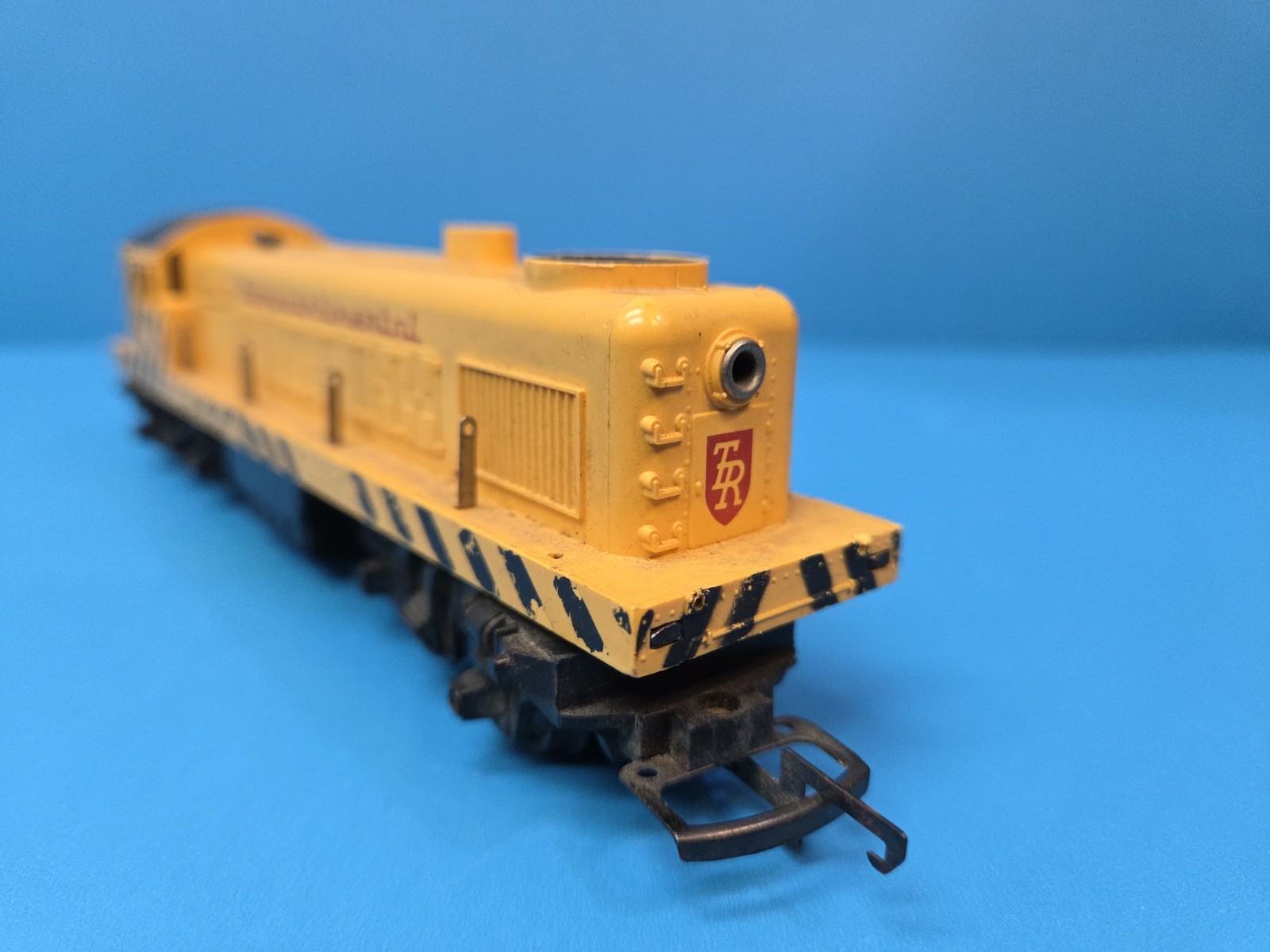 Tri-ang R155 Transcontinental RS2 Switcher Yellow 7005