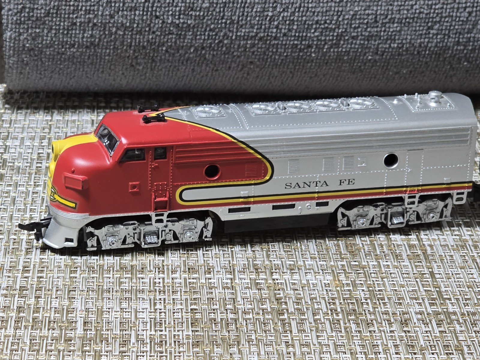 Vintage Santa Fe Warbonnet Train Set 2 Diesel Locomotives +Roco Made in Austria