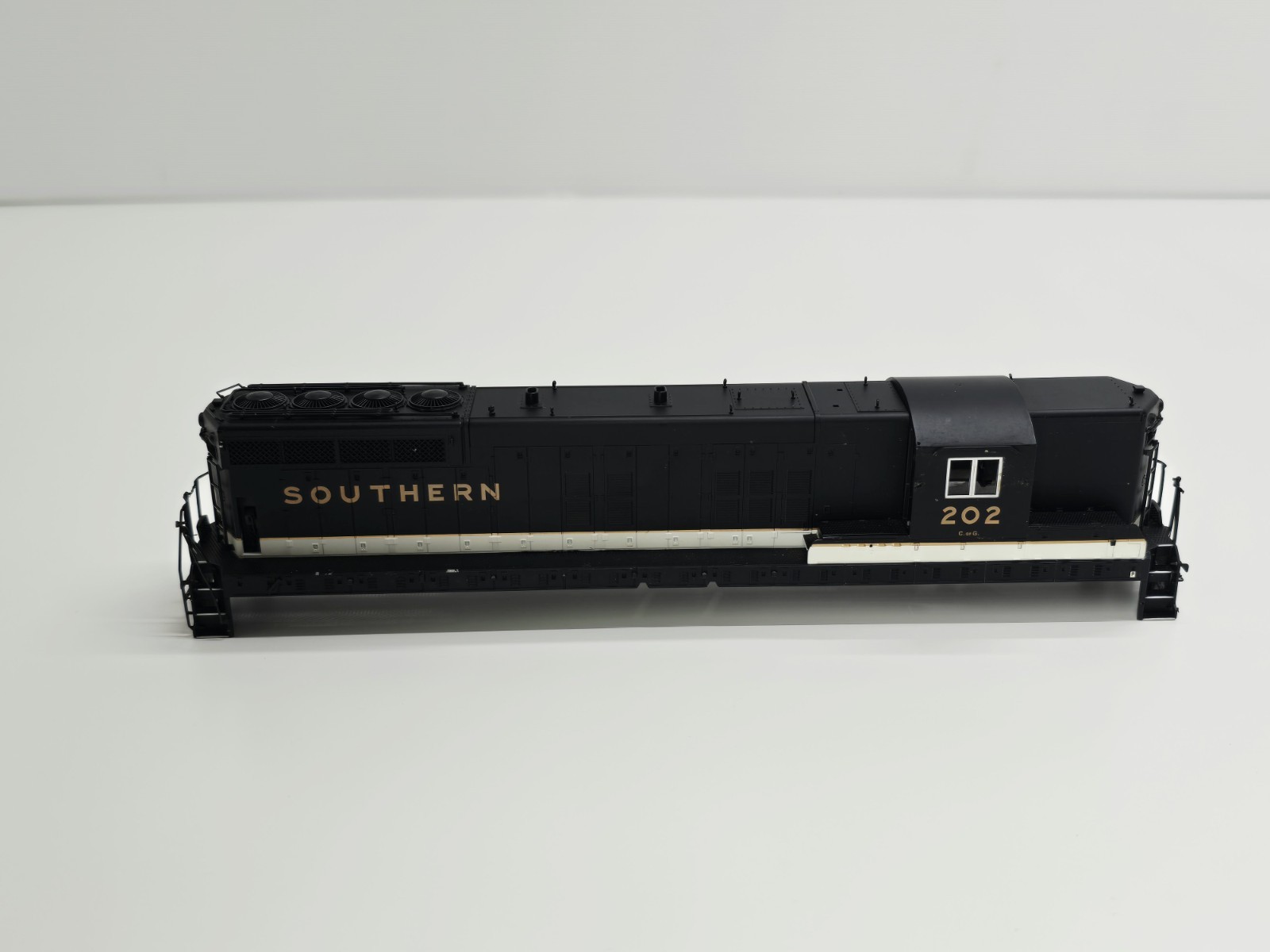 Proto 2000 – HO – SD9 Southern Locomotive #202 – Shell Only