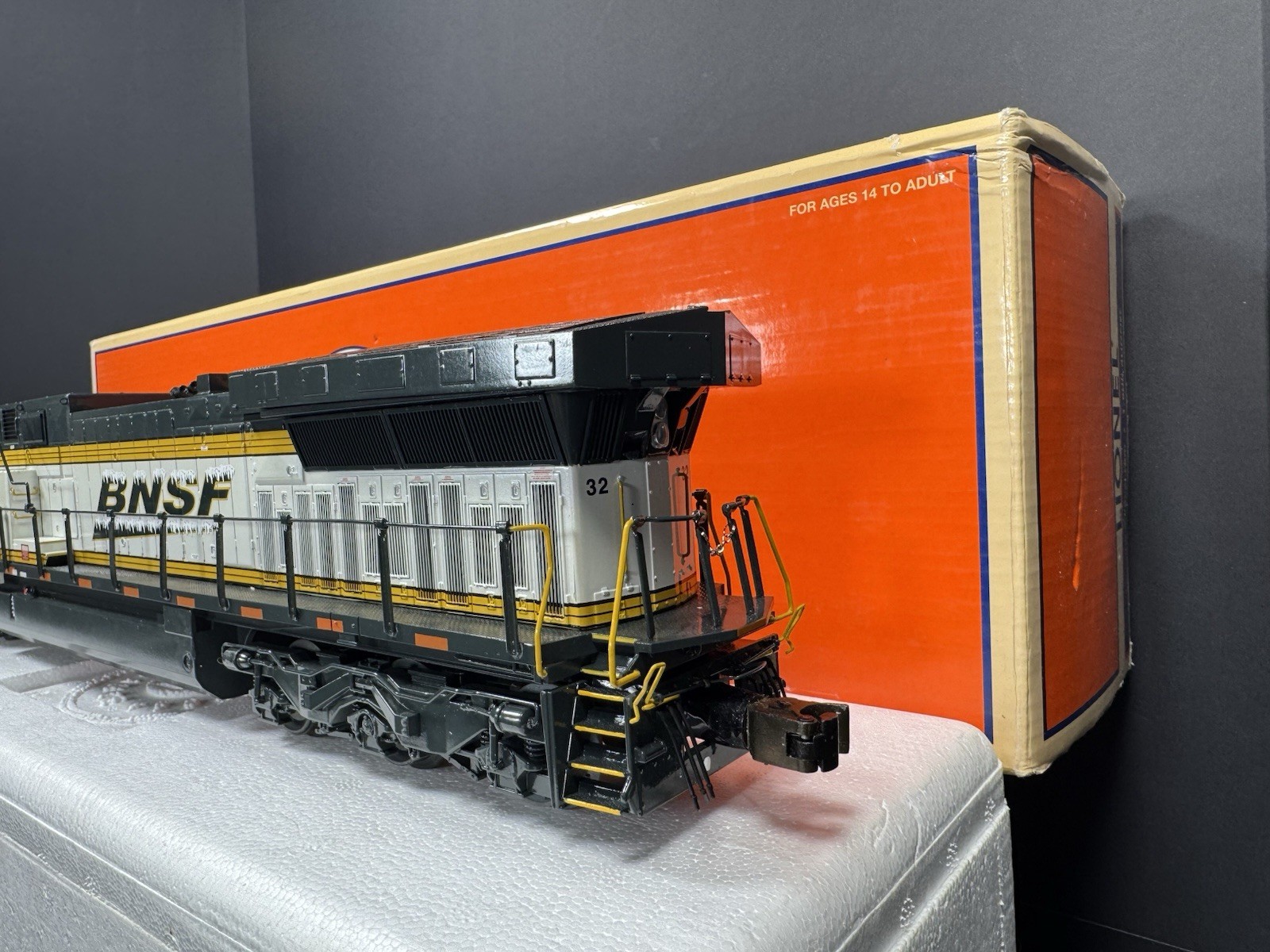 Lionel LEGACY 6-31783 BNSF Ice Cold Express AC6000 diesel engine #32 EX