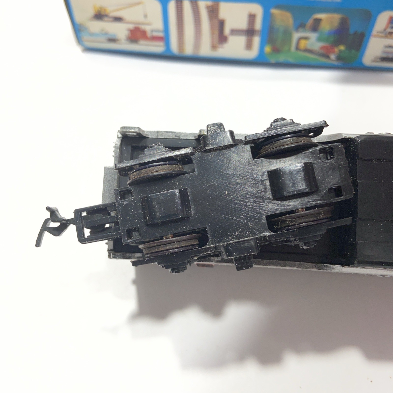 Life-Like Trains – Santa Fe Powered Locomotive – HO Scale 8689 F-7 LOCO SFE
