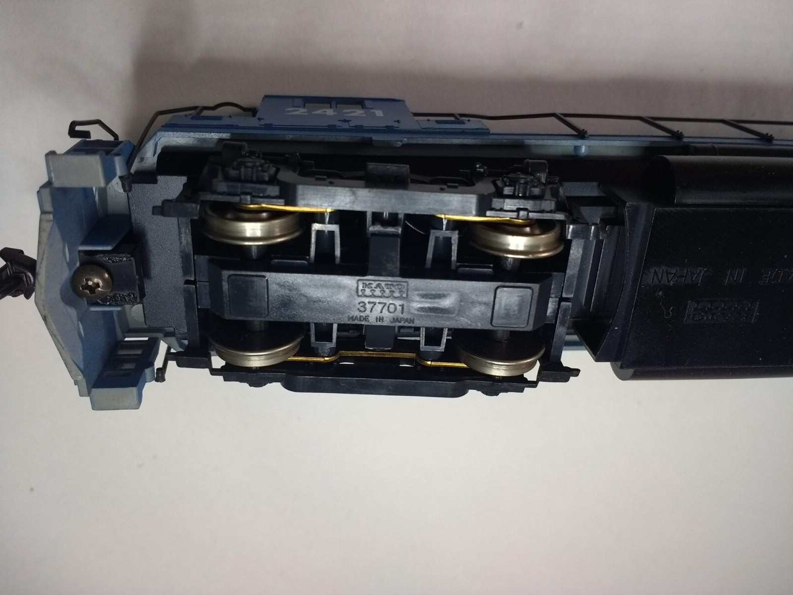 Kato / Atlas 8037 ALCO C-425 Conrail #2421 HO Scale DC – Kadee Knuckle Couplers
