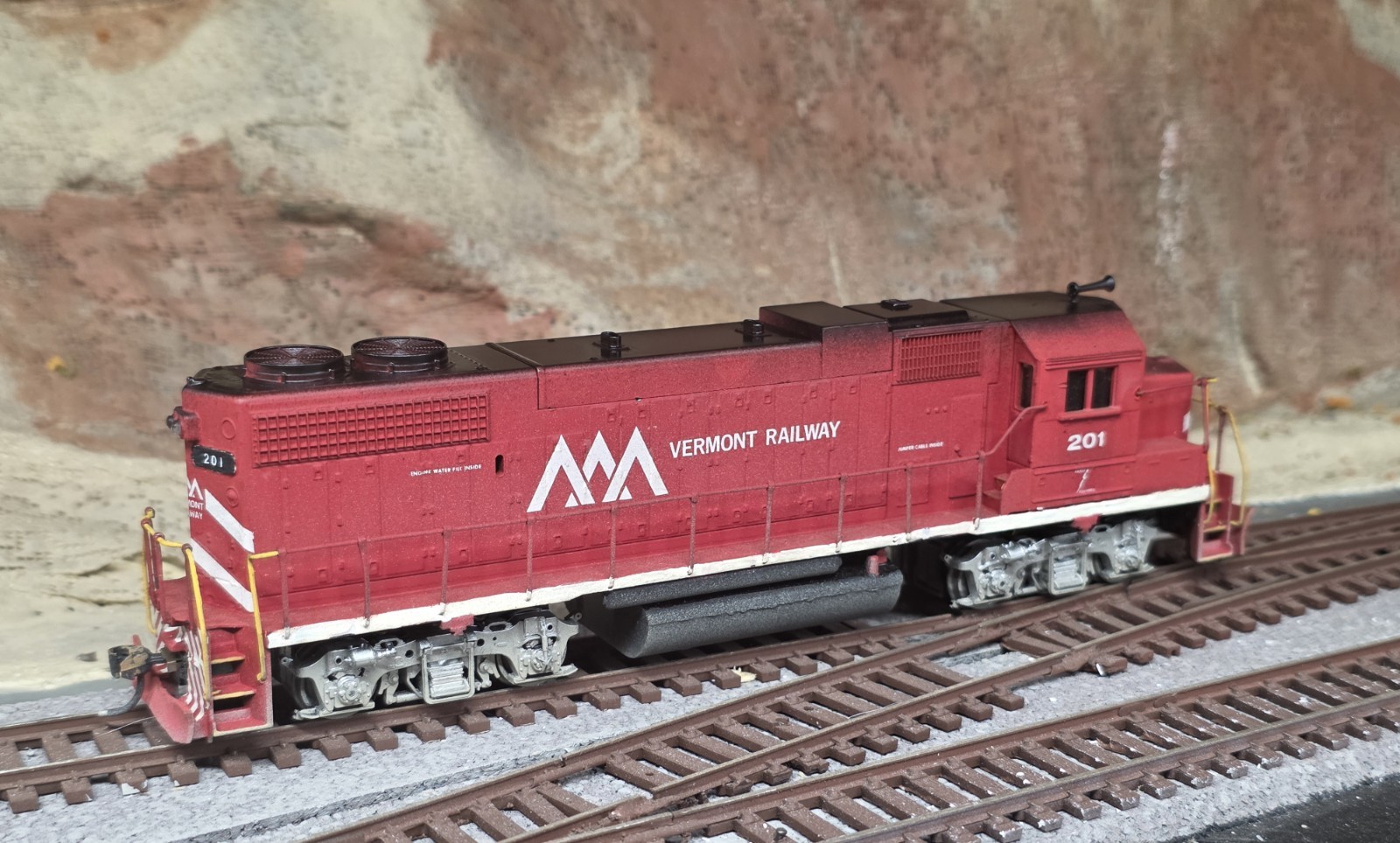 Athearn HO Vermont Railway GP38-2 Diesel Locomotive #201 DC only