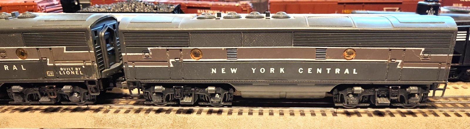 LIONEL RARE 2344 NEW YORK CENTRAL AB UNITS IN VERY GOOD CONDITION, RUNS WELL!