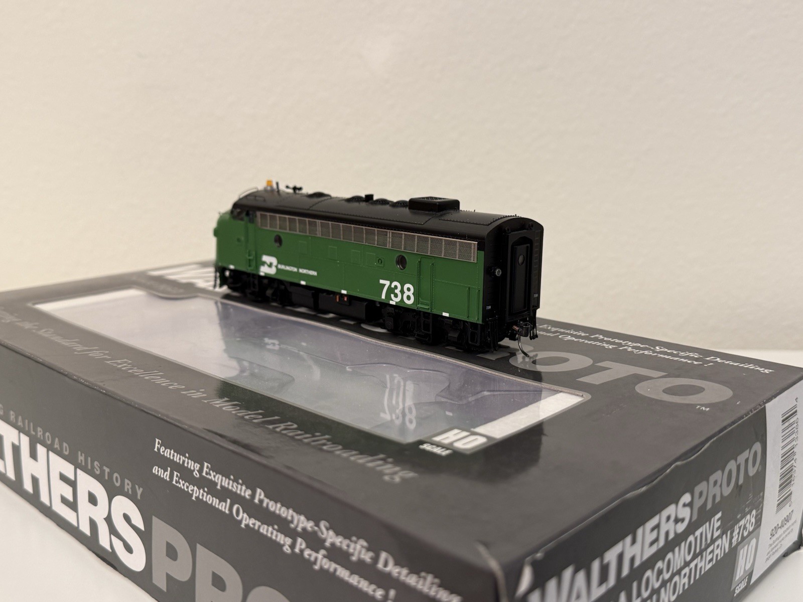 Burlington Northern #738 EMD F7A Walthers Proto DCC & Sound HO Scale