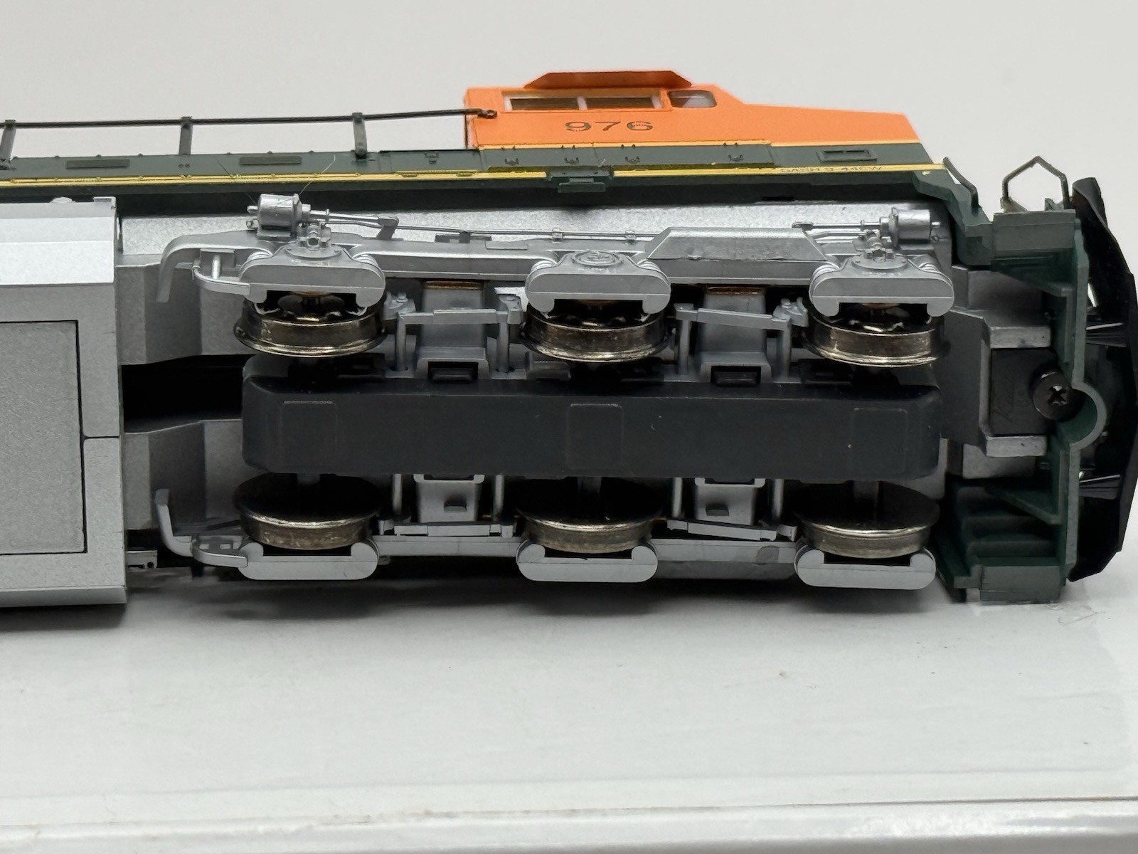 Kato HO Scale 37-1901 GE Dash 9 C44-9W BNSF #976 Locomotive w/ Box & Parts