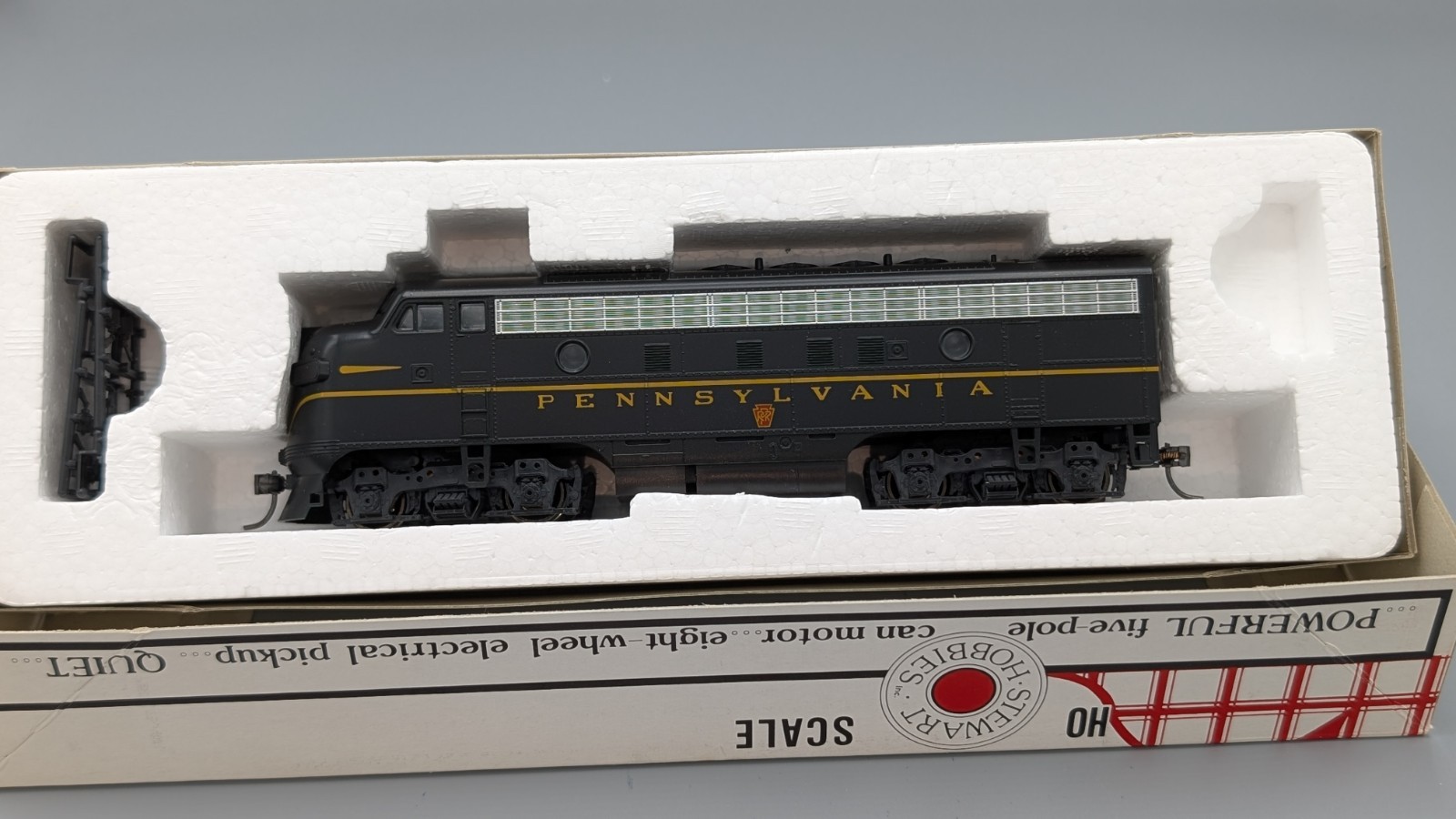 Stewart/Kato HO 8440 F3A Phase IV Powered Pennsylvania RR – Kadee Couplers – NOS