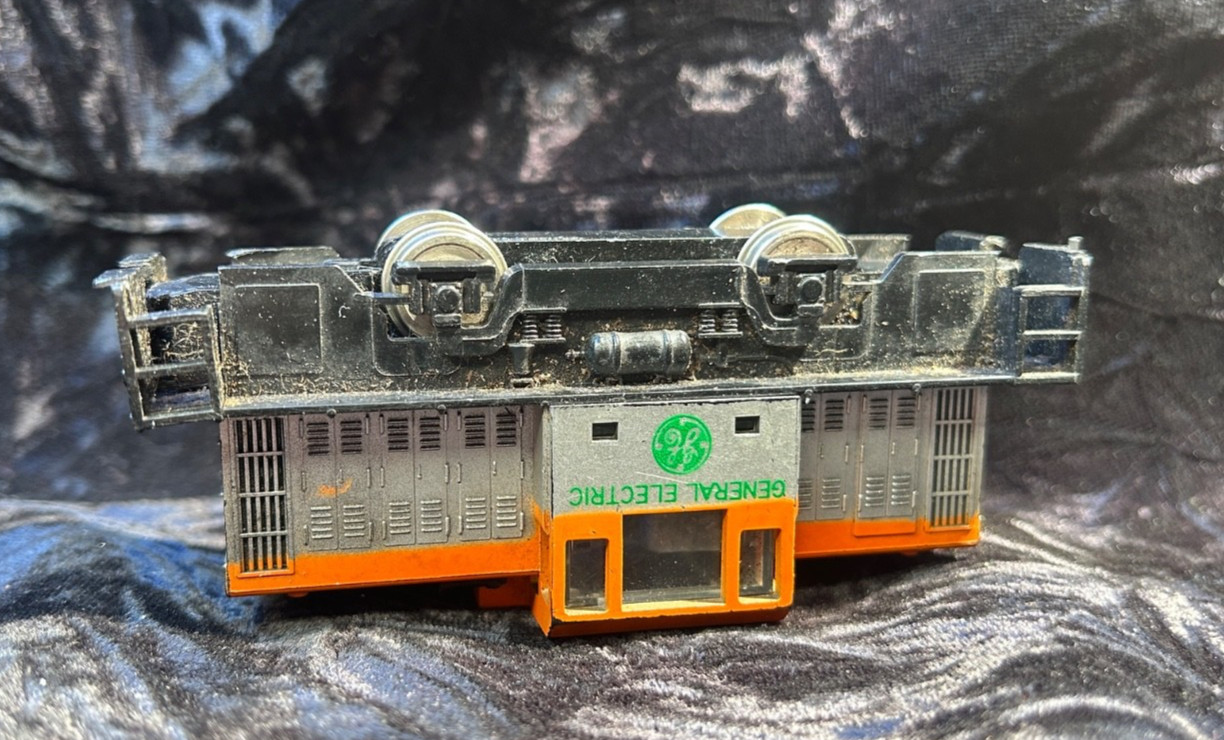 HO Scale GE General Electric Switcher Locomotive Tested Runs Great-SMOOTH bin2